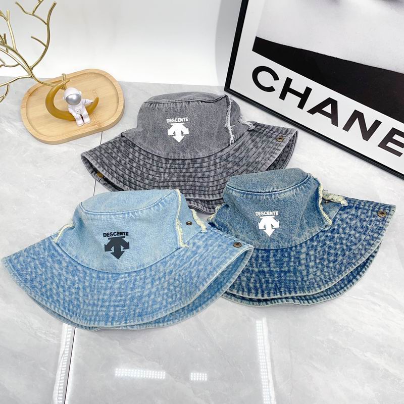 25 Descente hat 0412